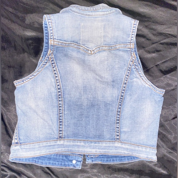 🧚‍♀️3for50$ Distressed jean vest - Picture 3 of 9